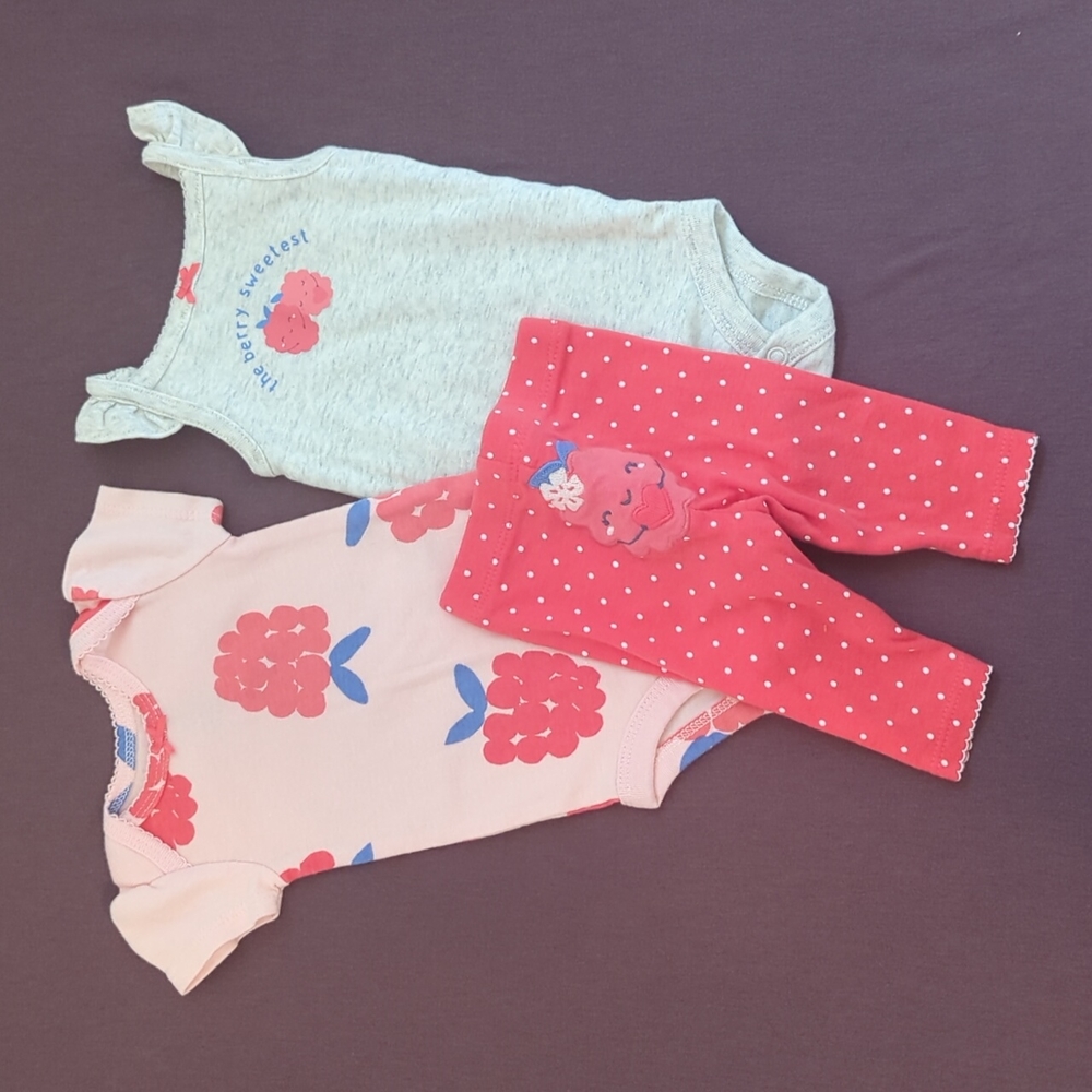Carter's newborn outfit